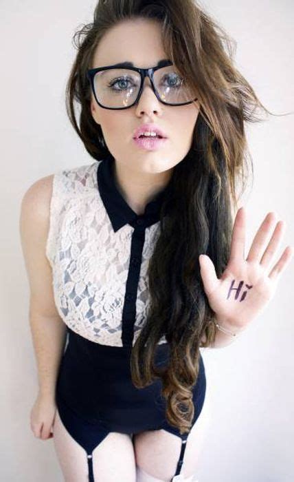 Honeybabes na Nerd 4 .